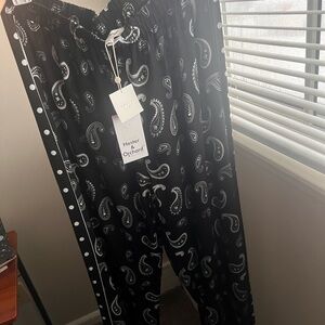 Hester & Orchard Black Paisley Women's Pants